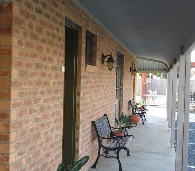 هتل Settlement Motor Inn