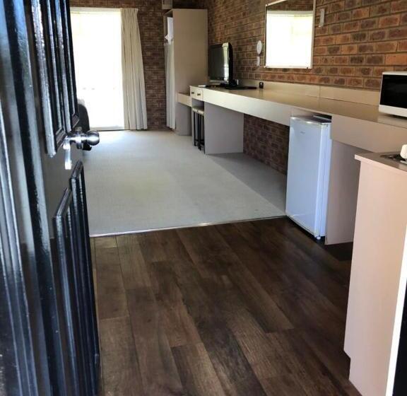 هتل Settlement Motor Inn