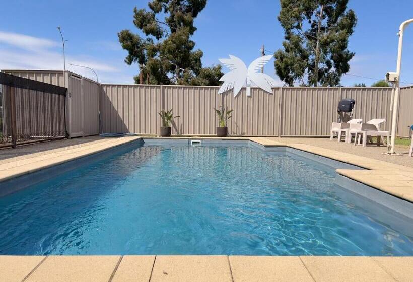 هتل Settlement Motor Inn