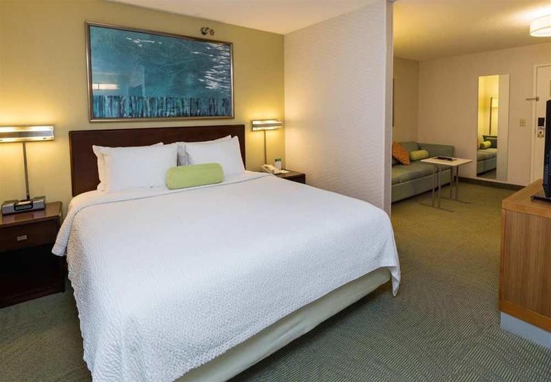 בית מלון כפרי Springhill Suites Des Moines West