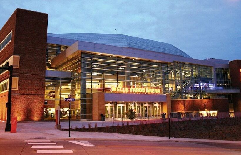 בית מלון כפרי Springhill Suites Des Moines West