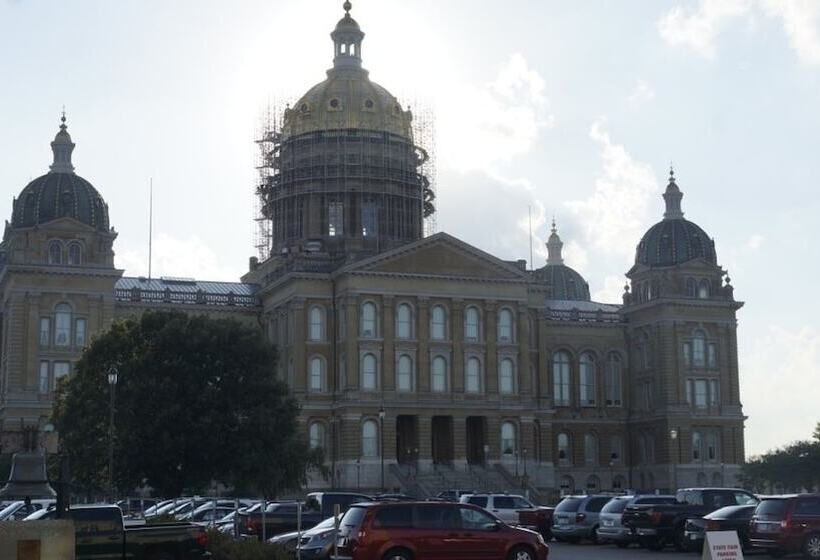 בית מלון כפרי Springhill Suites Des Moines West