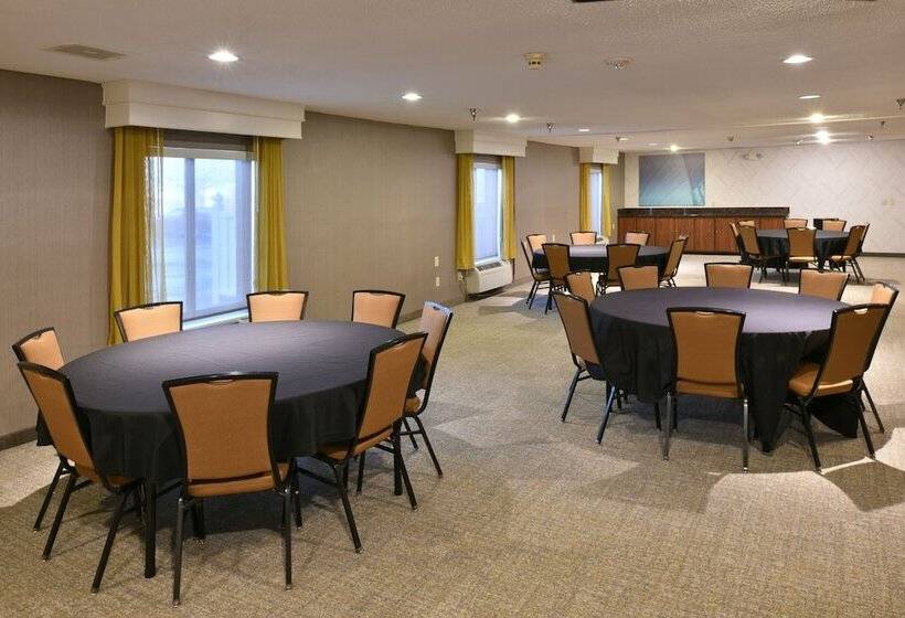 בית מלון כפרי Springhill Suites Des Moines West