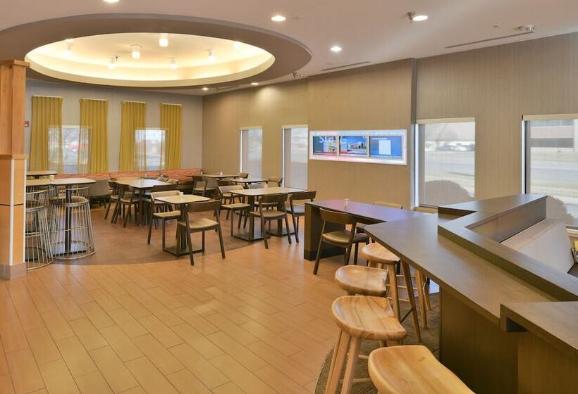 בית מלון כפרי Springhill Suites Des Moines West