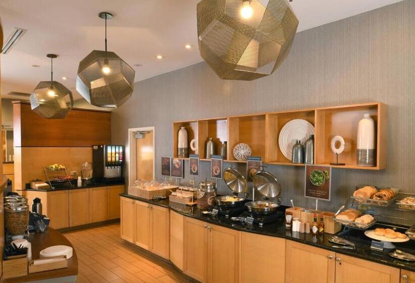 בית מלון כפרי Springhill Suites Des Moines West