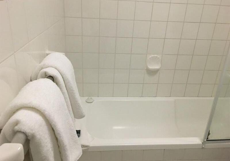 Отель The Belmore Apartments