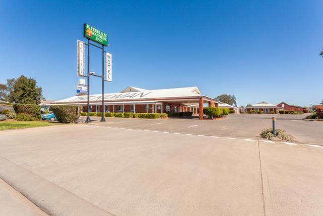 בית מלון כפרי The Kidman Wayside Inn