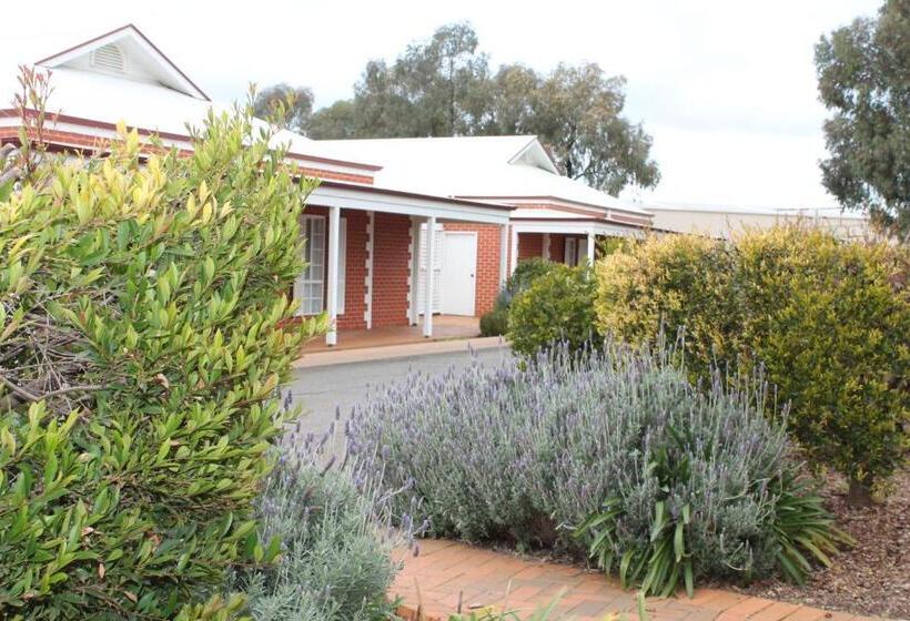 בית מלון כפרי The Kidman Wayside Inn