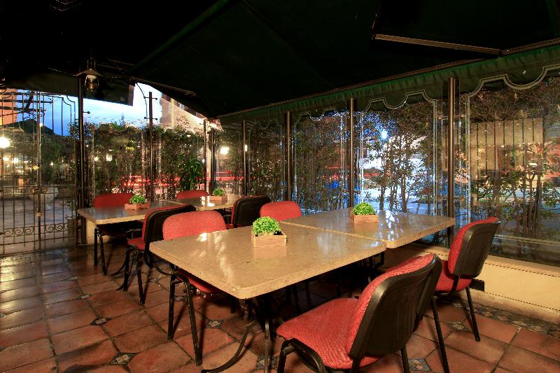 酒店 Windsor House Inn By Geh Suites