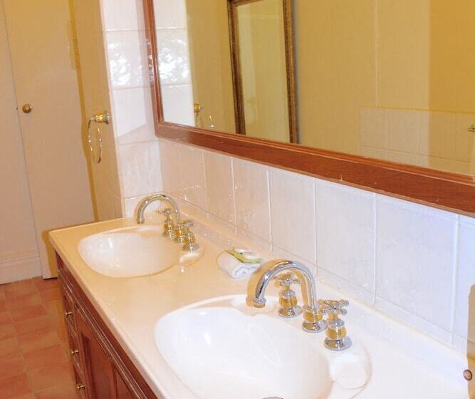 Magnolia Court Boutique Hotel Melbourne