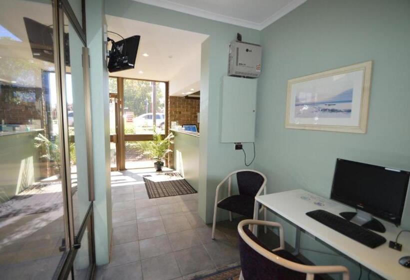 Marion Motel And Apartments