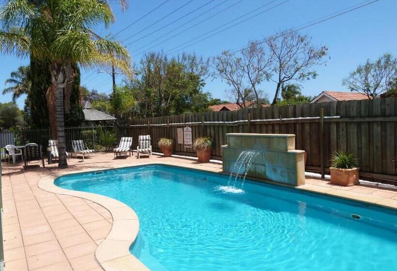 Marion Motel And Apartments