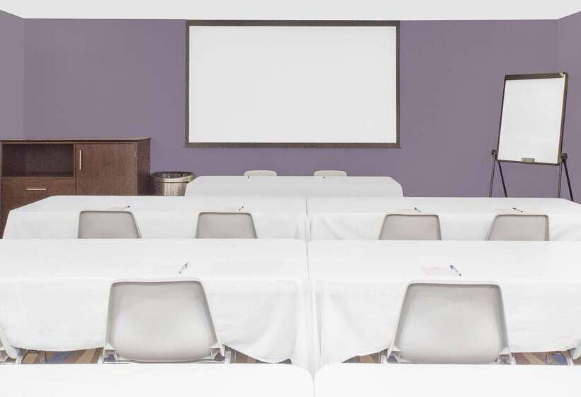 Microtel Inn And Suites   Ames