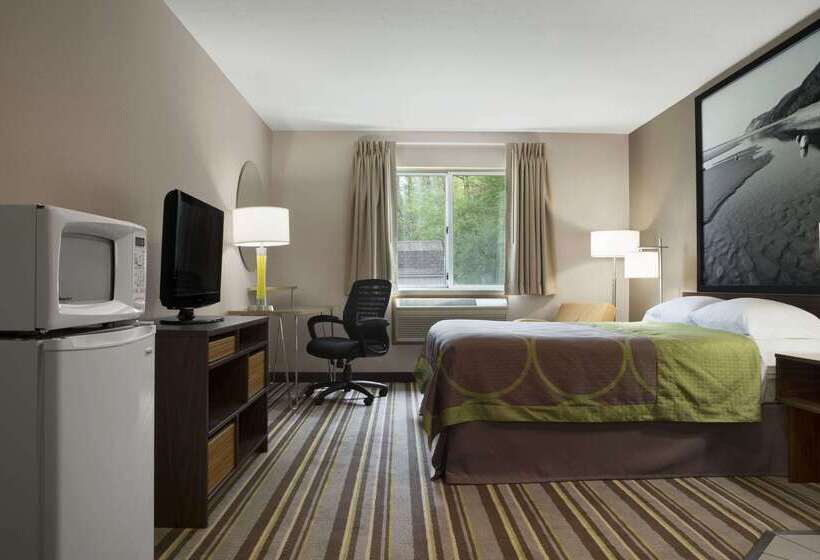 فندق على الطريق Super 8 By Wyndham Manistee