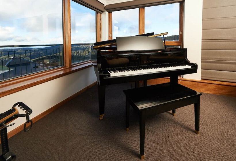 Mt Buller Chalet Hotel & Suites