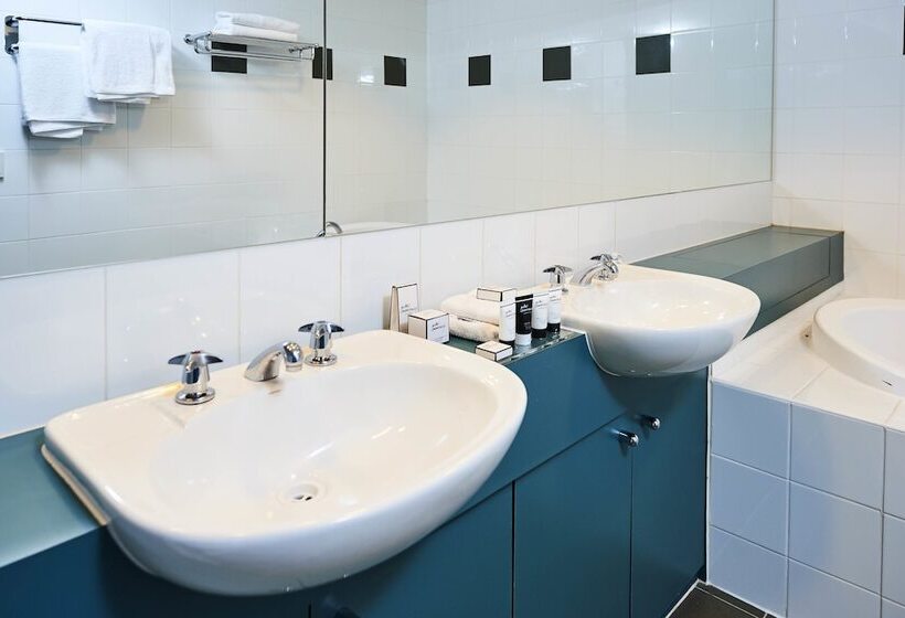 Mt Buller Chalet Hotel & Suites