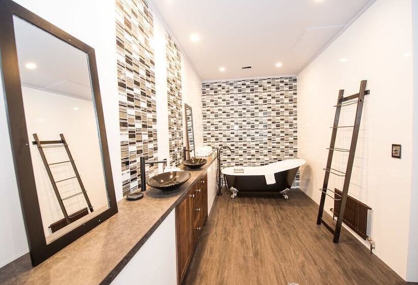 Mt Buller Chalet Hotel & Suites