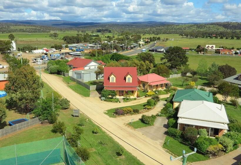 هتل Swansea Cottages & Lodge Suites