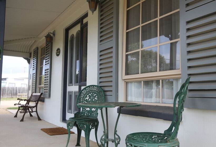 هتل Swansea Cottages & Lodge Suites