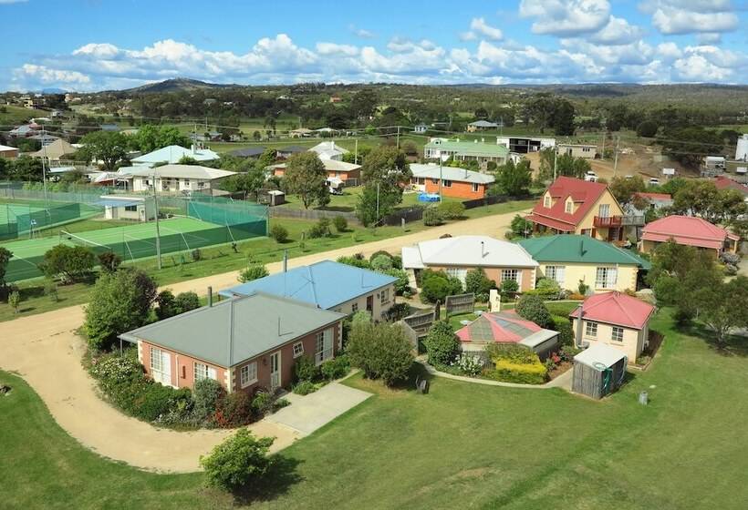 Отель Swansea Cottages & Lodge Suites