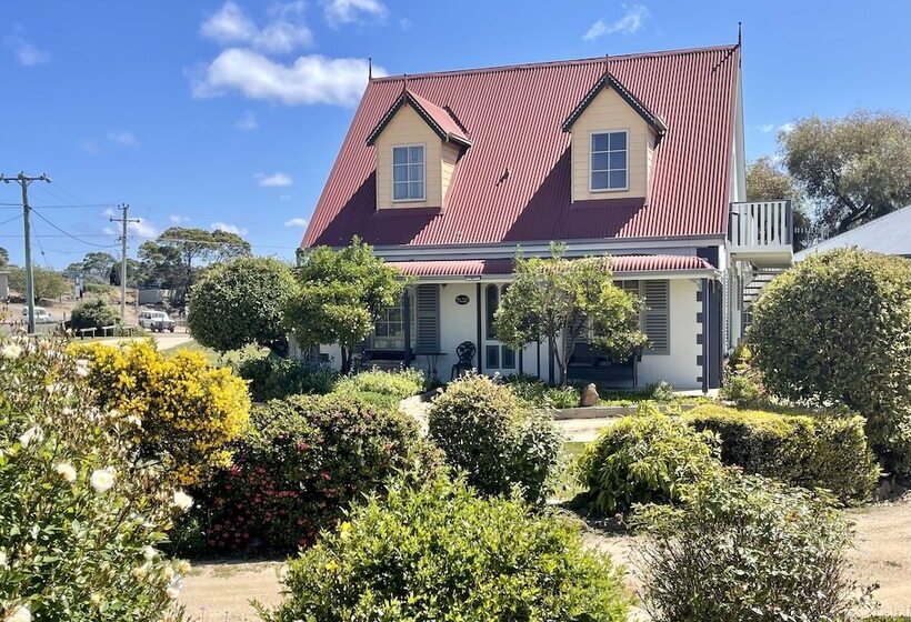 هتل Swansea Cottages & Lodge Suites