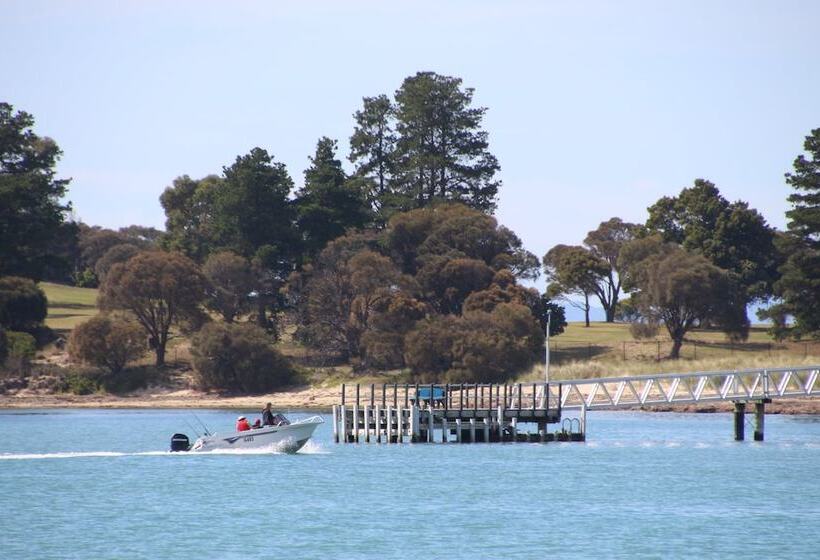 هتل Swansea Cottages & Lodge Suites