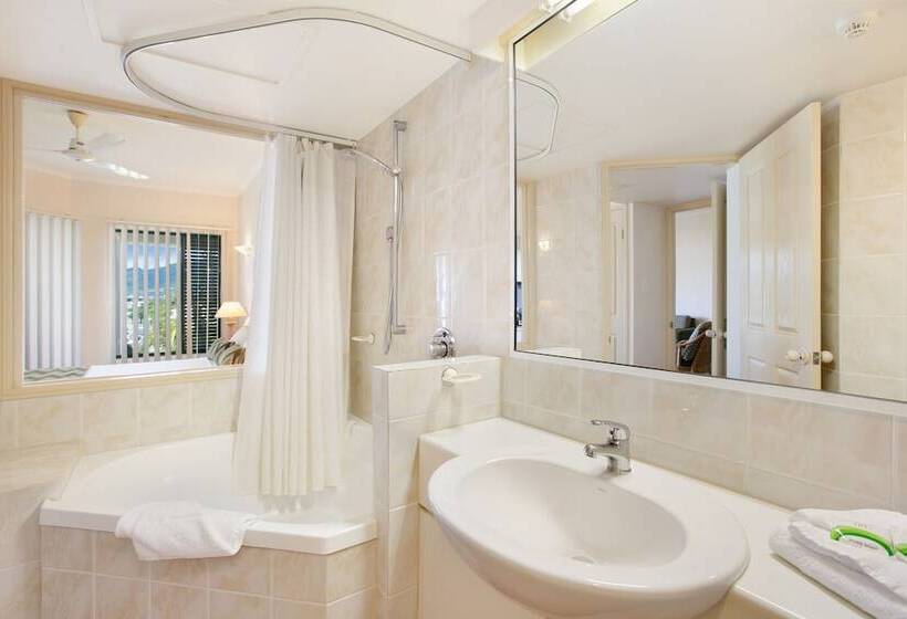 Tropic Towers Apartments