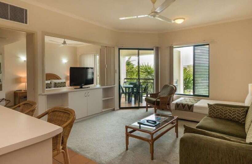 Tropic Towers Apartments