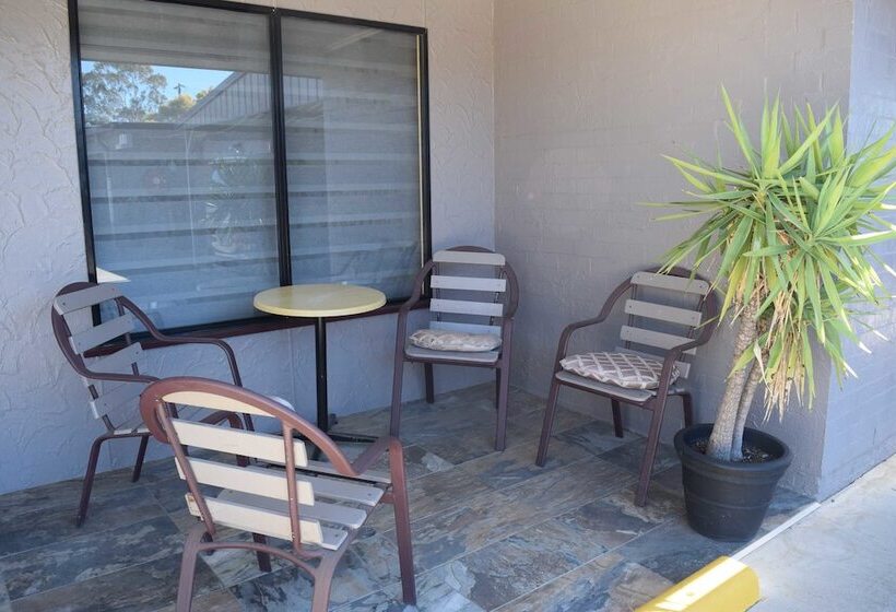 Warwick Vines Motel
