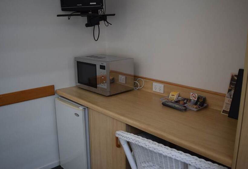 Warwick Vines Motel