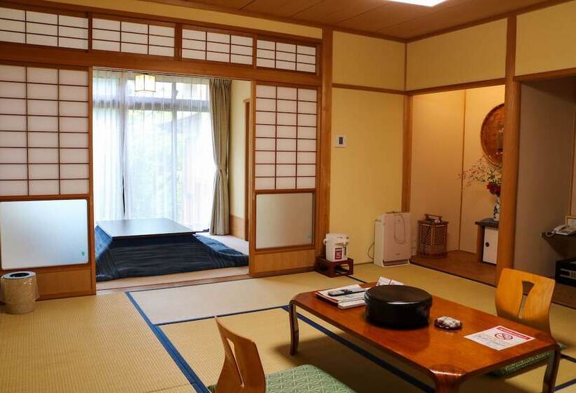 Отель Sanbe Onsen Kokumin Shukusha Sanbesou