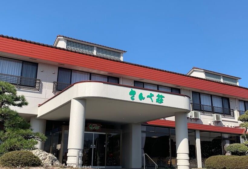 Отель Sanbe Onsen Kokumin Shukusha Sanbesou