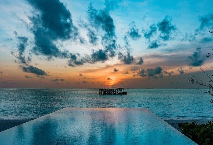 Отель Sirru Fen Fushi Private Lagoon Resort