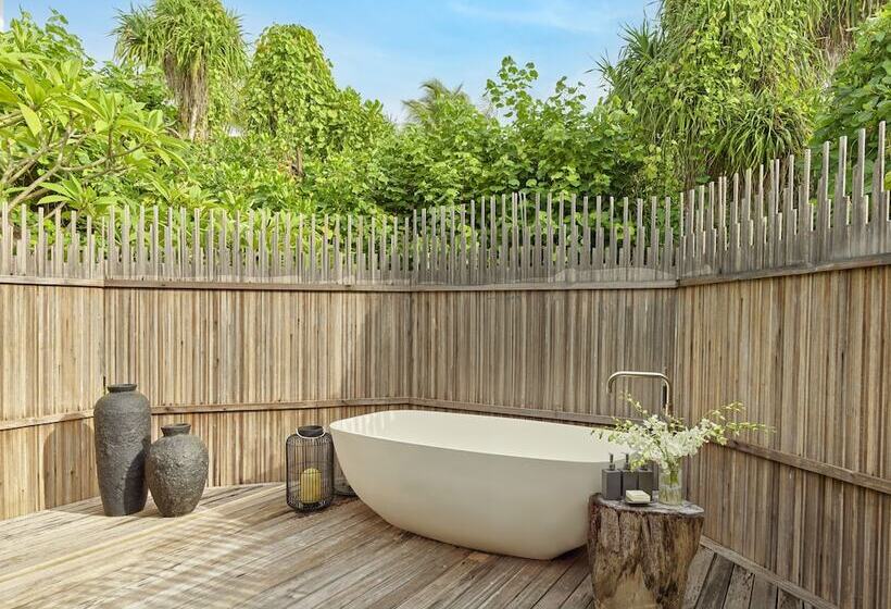 Отель Sirru Fen Fushi Private Lagoon Resort