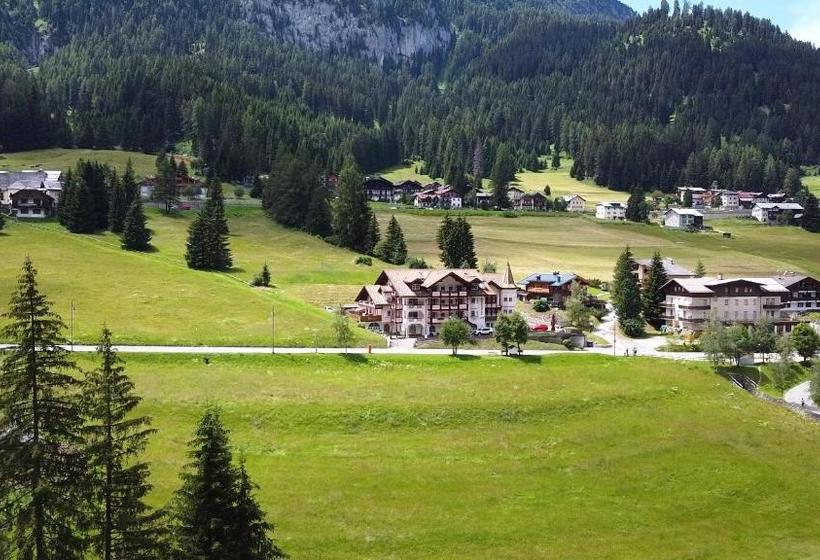 Отель Albergo Conturina