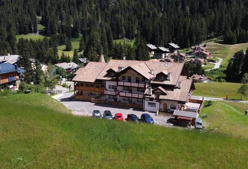 Отель Albergo Conturina