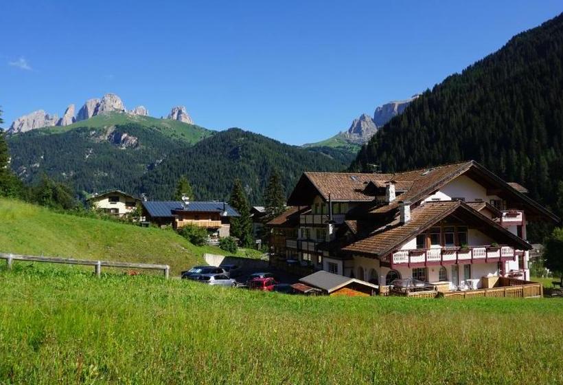 Отель Albergo Conturina