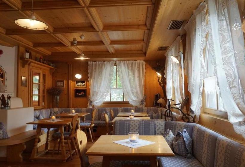 Отель Albergo Conturina