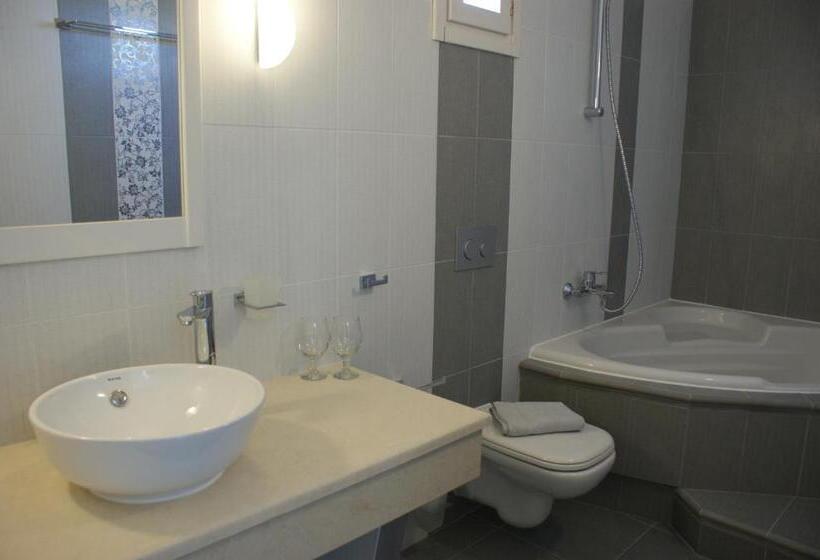 Отель Alkyoni Beach