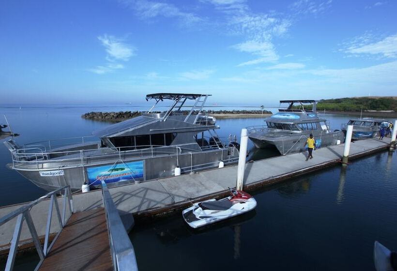 Отель Anchorage Beach Resort