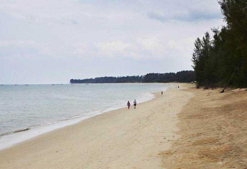 בית מלון כפרי Miracle Island Resort