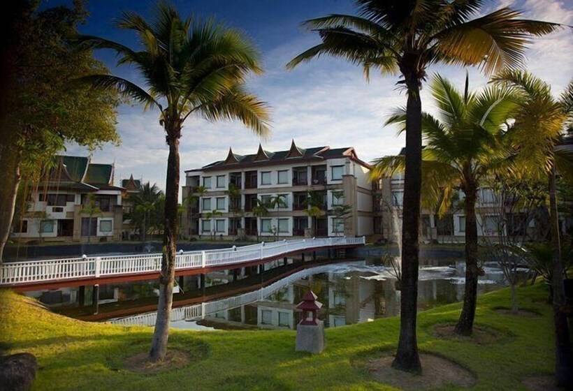 בית מלון כפרי Miracle Island Resort