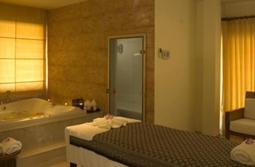 בית מלון כפרי Miracle Island Resort