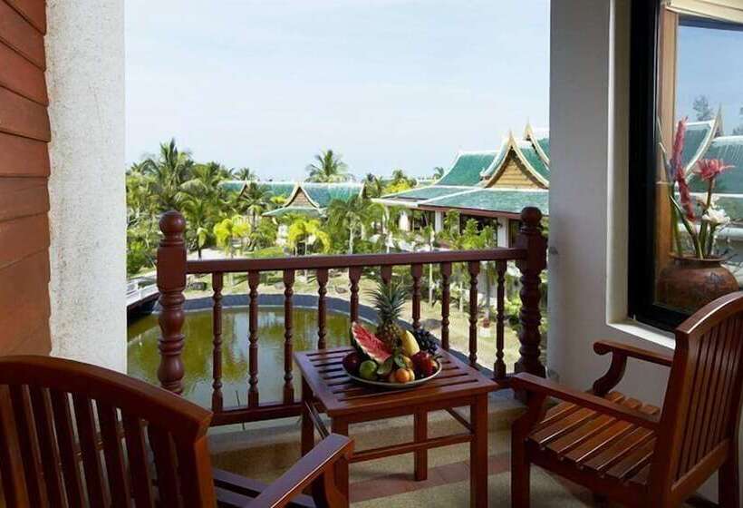 בית מלון כפרי Miracle Island Resort