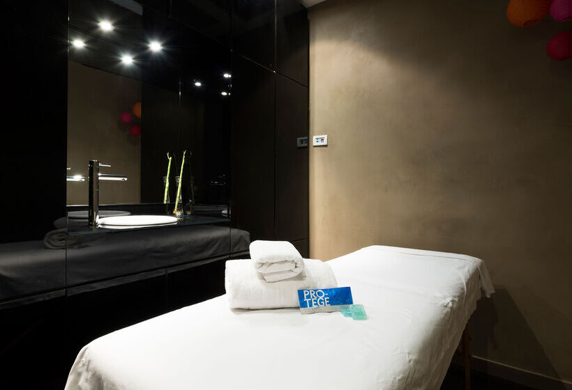 Отель Barcelona Condal Mar Affiliated By Meliá