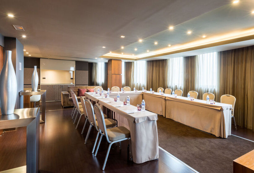 Отель Barcelona Condal Mar Affiliated By Meliá