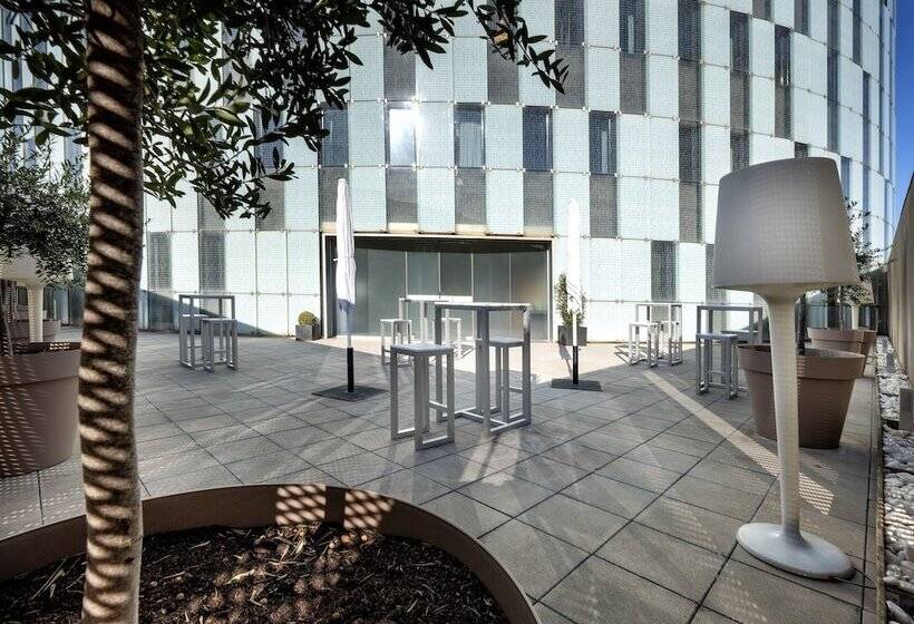 Отель Barcelona Condal Mar Affiliated By Meliá