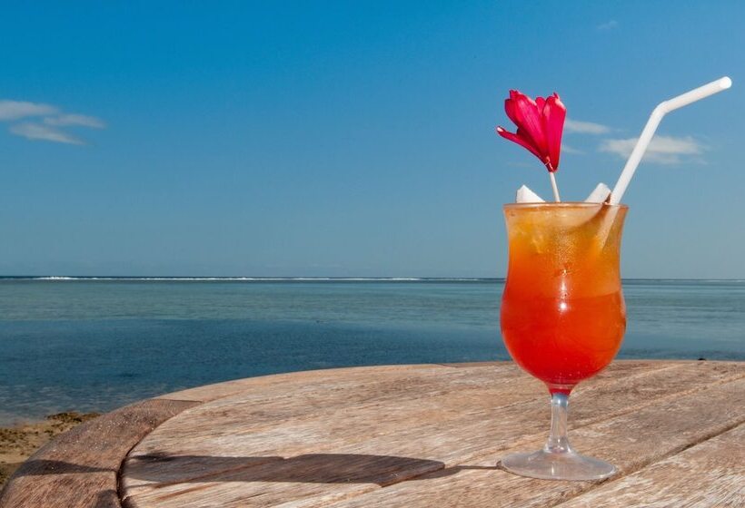 هتل Crusoe's Retreat