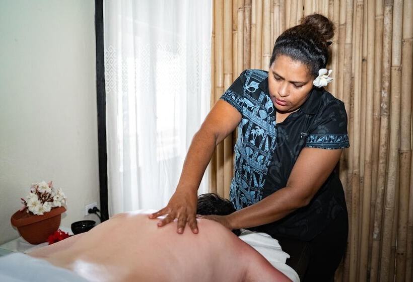 هتل Crusoe's Retreat