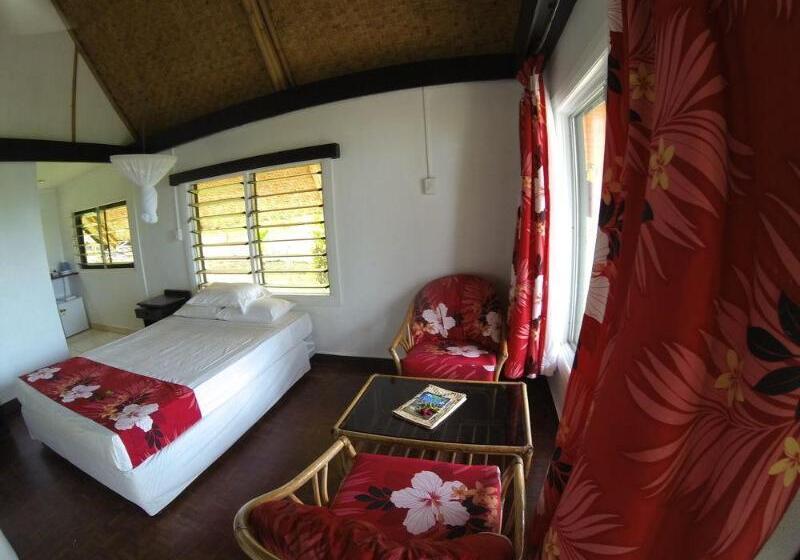 هتل Crusoe's Retreat